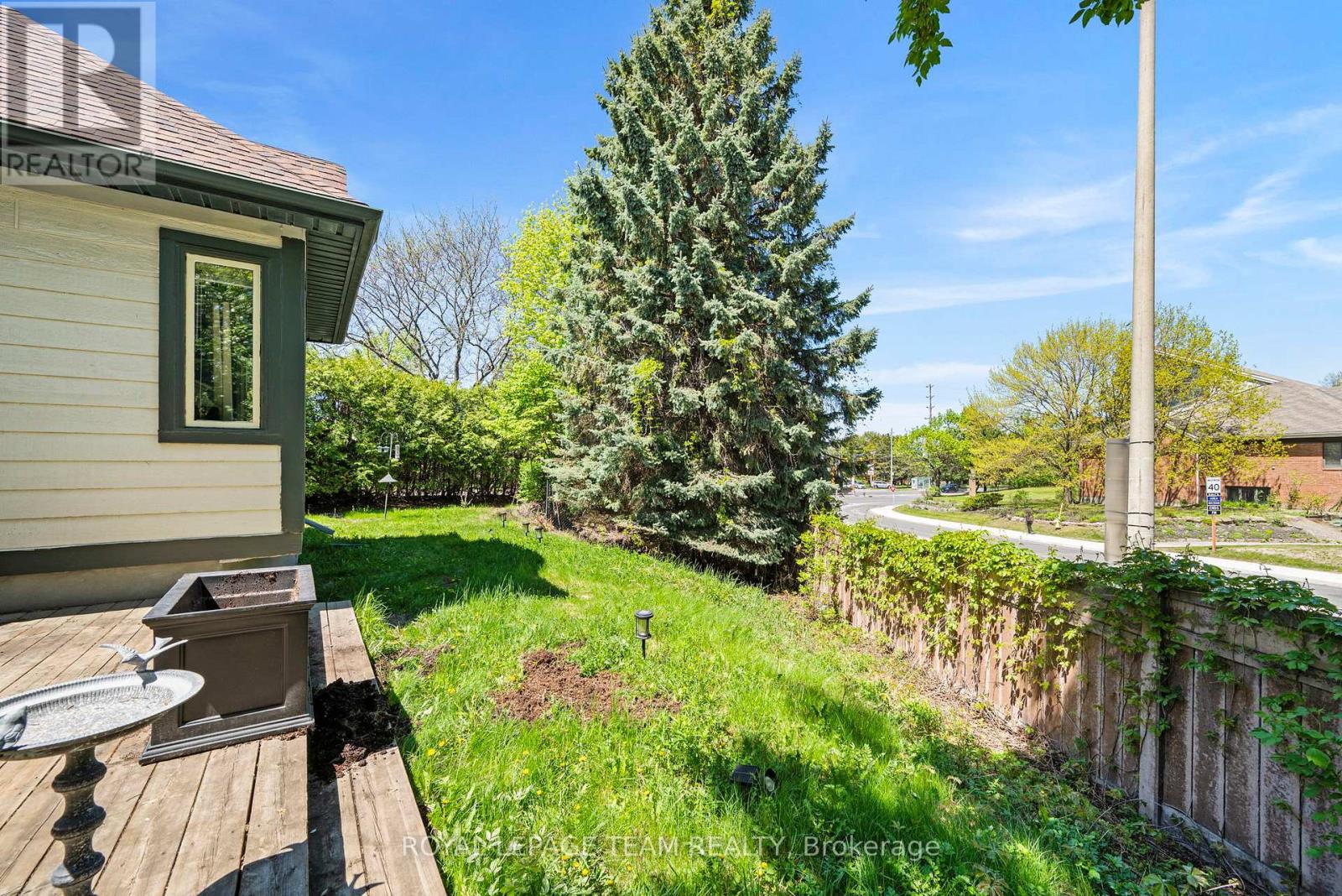 33 CASTLETHORPE CRESCENT - 41