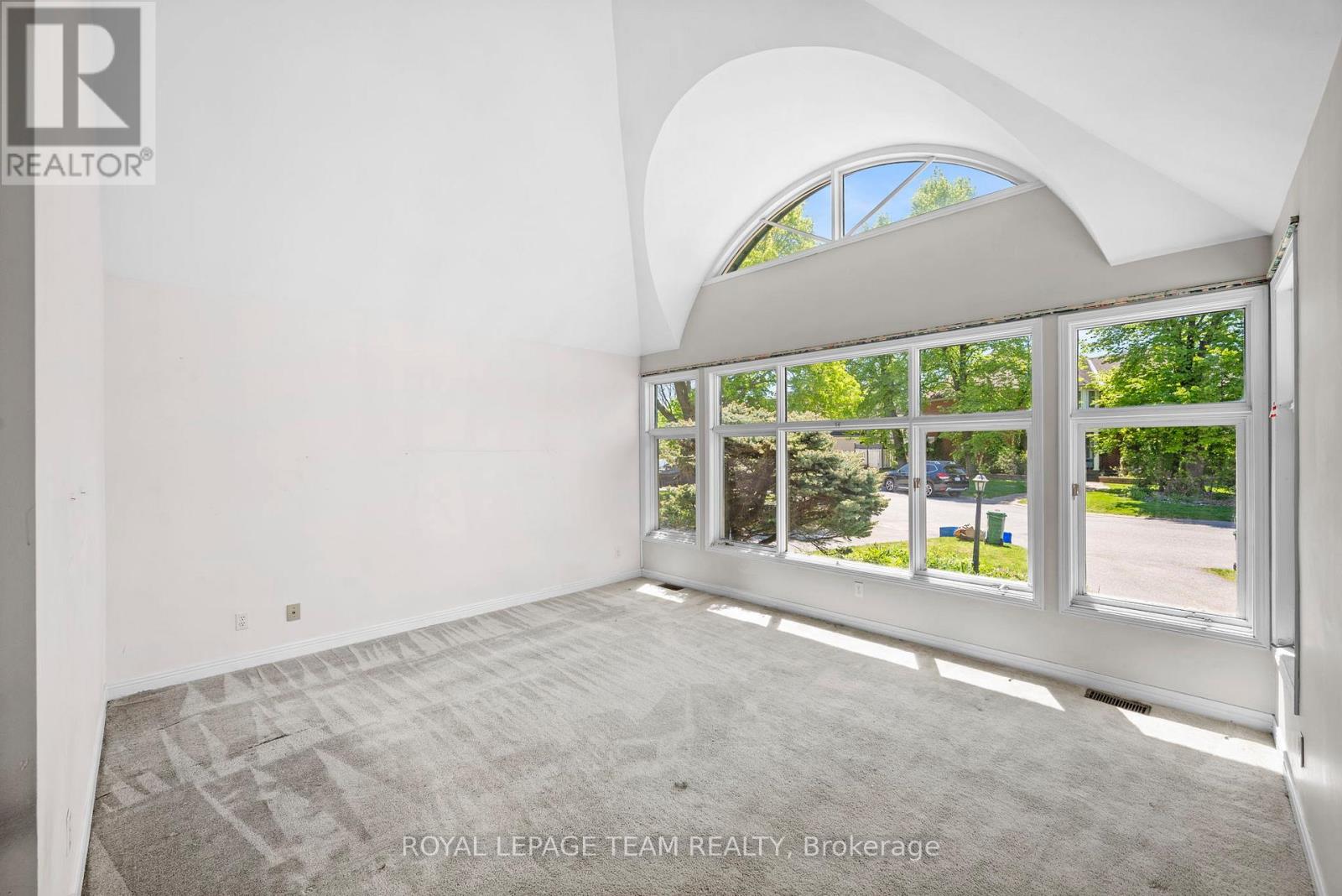 33 CASTLETHORPE CRESCENT - 7