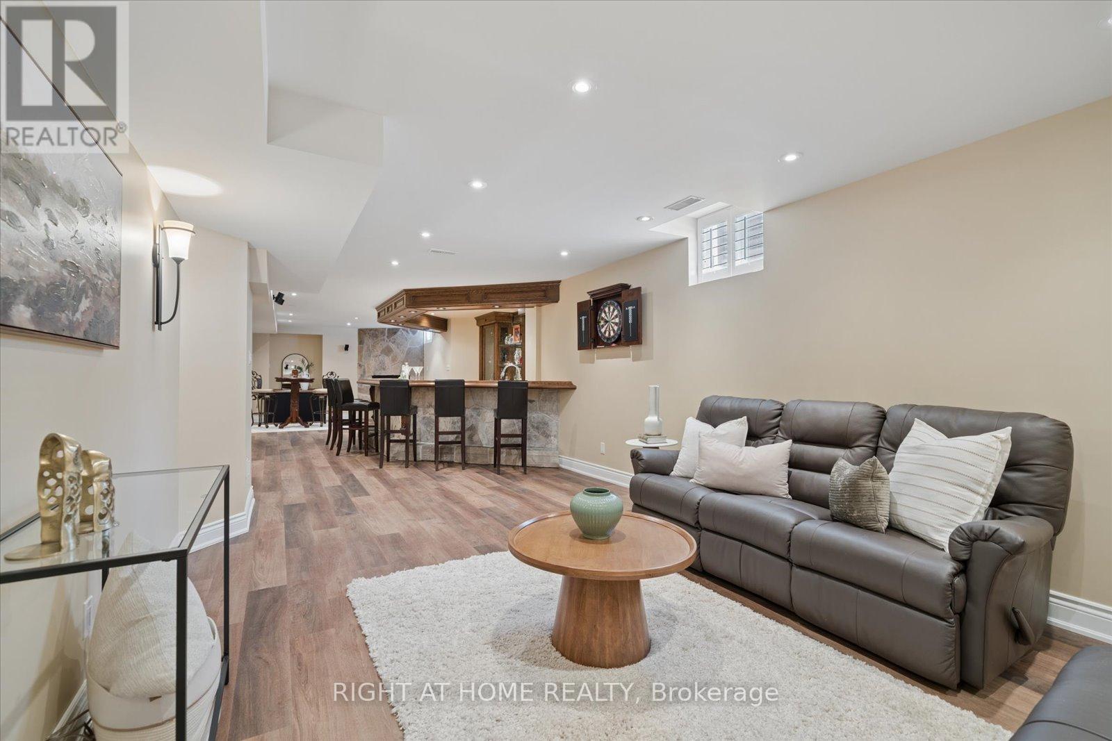 137 TREEGROVE CIRCLE - 34