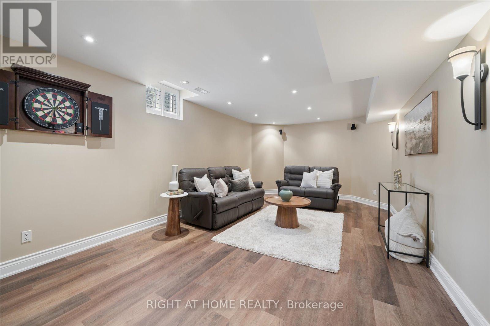 137 TREEGROVE CIRCLE - 36