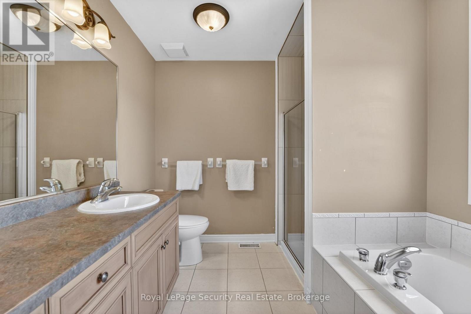 37 FREDONIA CRESCENT - 27