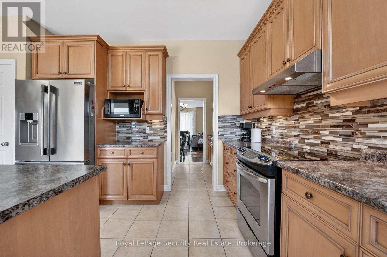 37 FREDONIA CRESCENT - 14