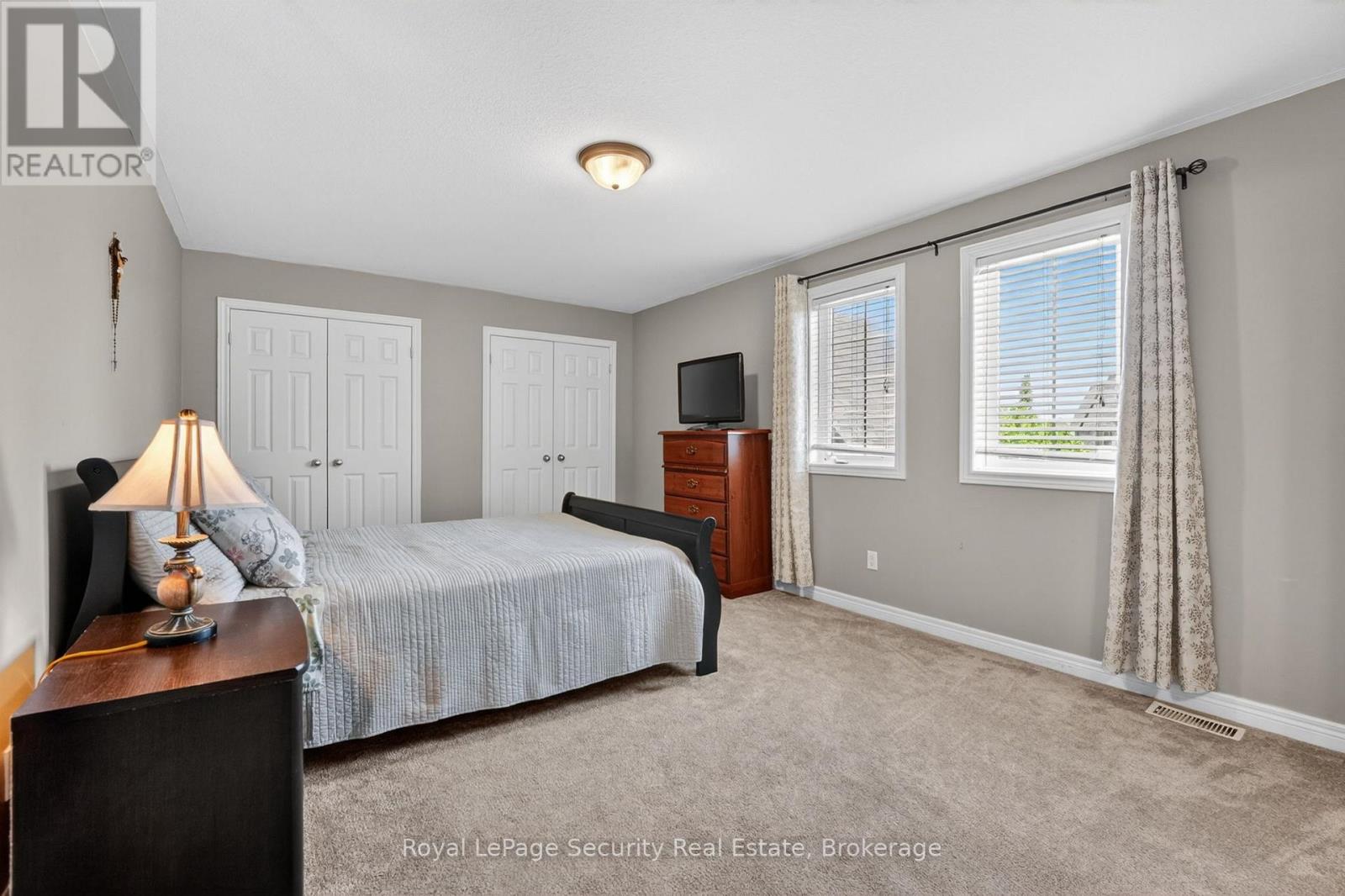37 FREDONIA CRESCENT - 31
