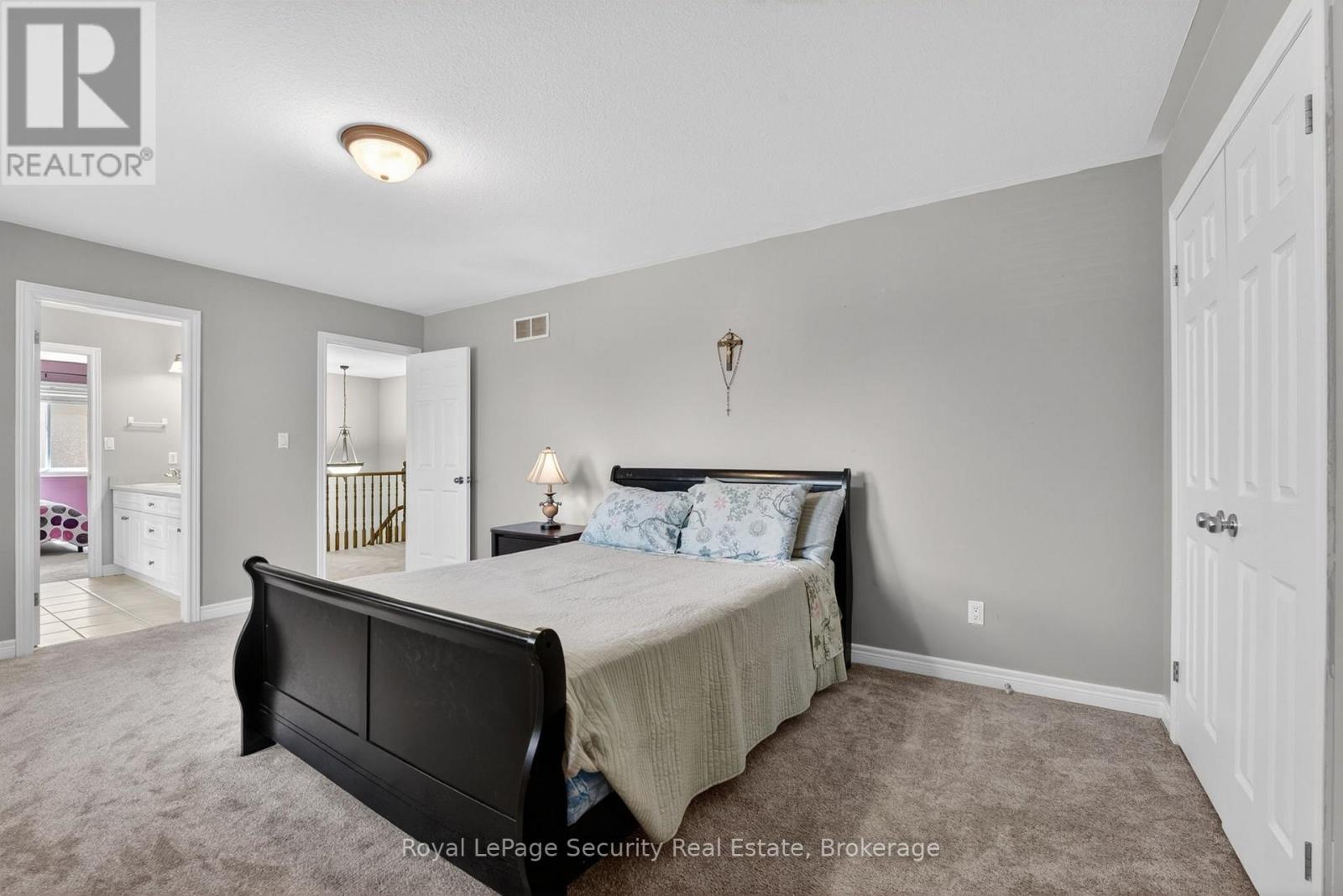 37 FREDONIA CRESCENT - 32