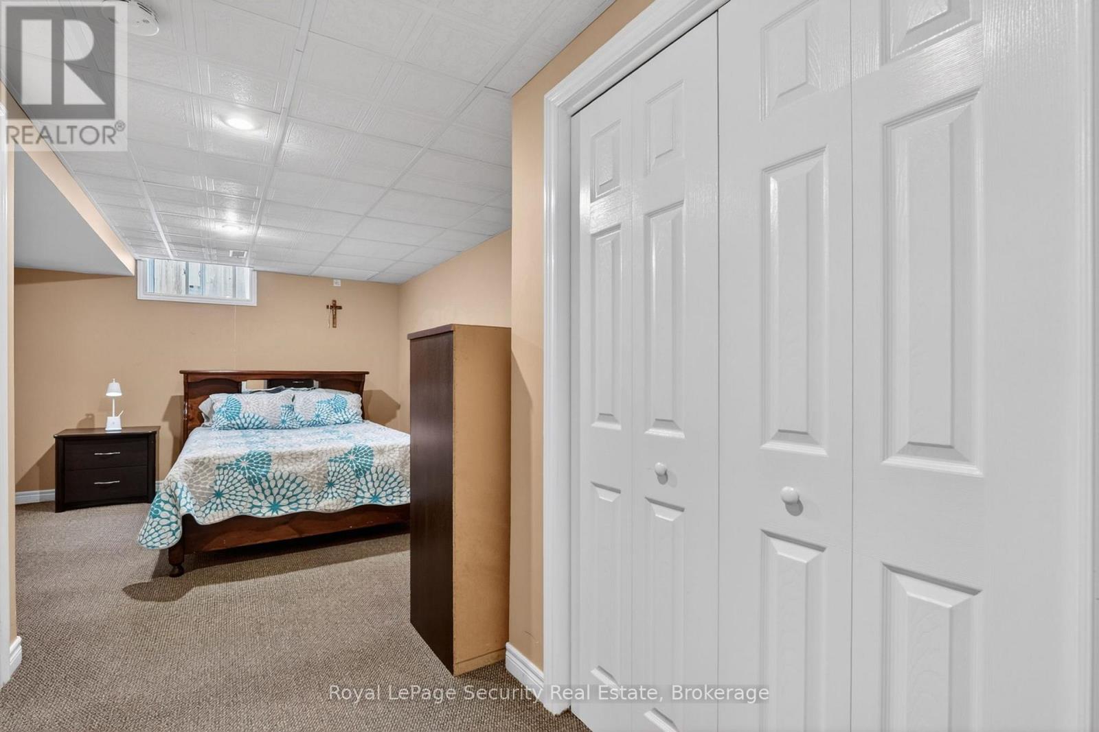 37 FREDONIA CRESCENT - 39