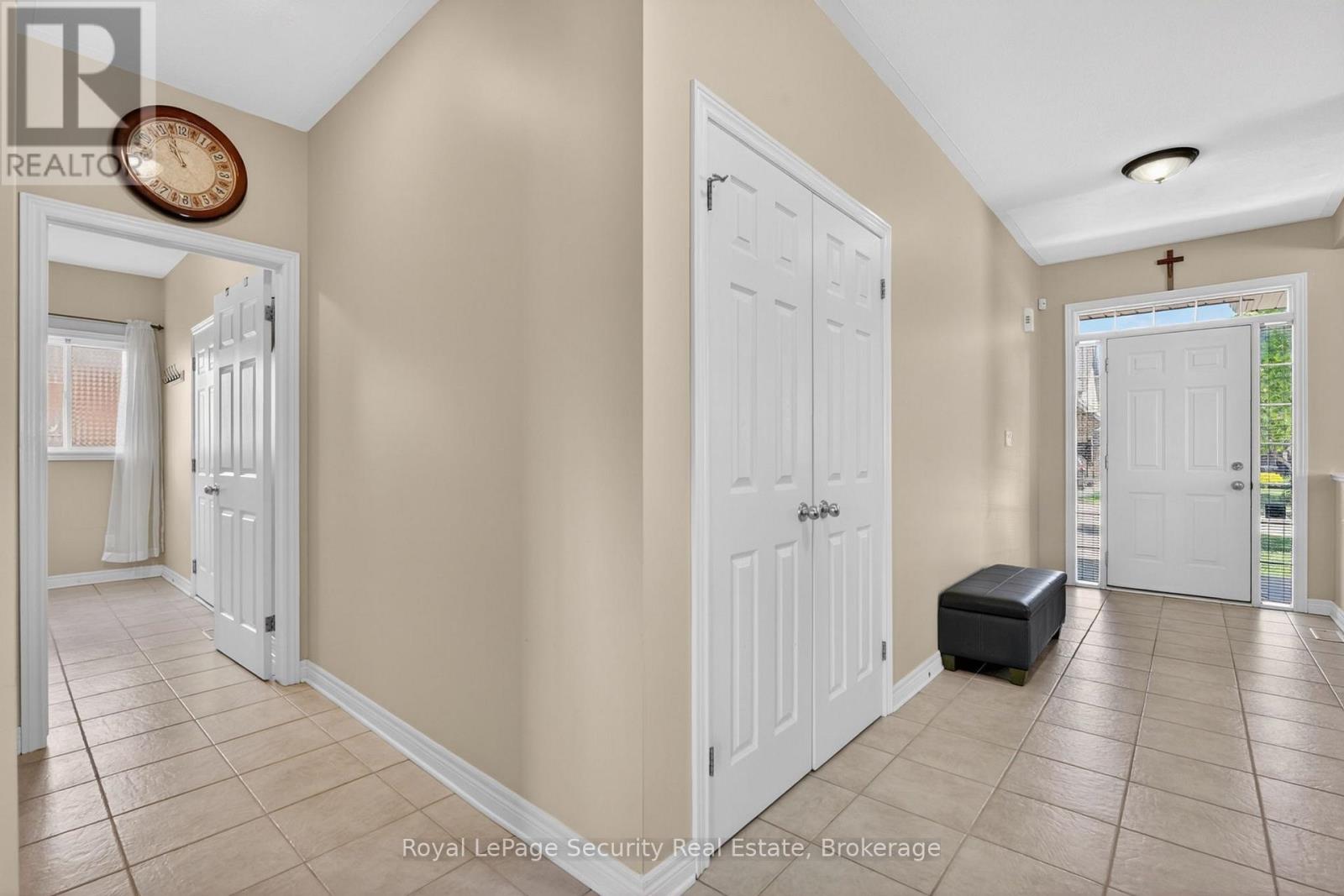 37 FREDONIA CRESCENT - 4