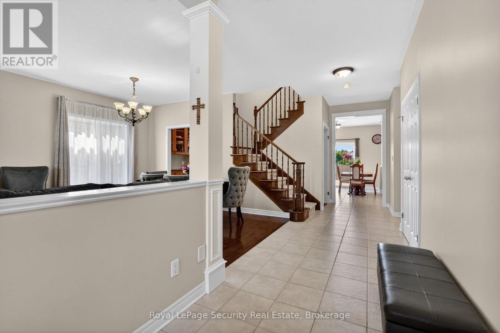 37 FREDONIA CRESCENT - 6