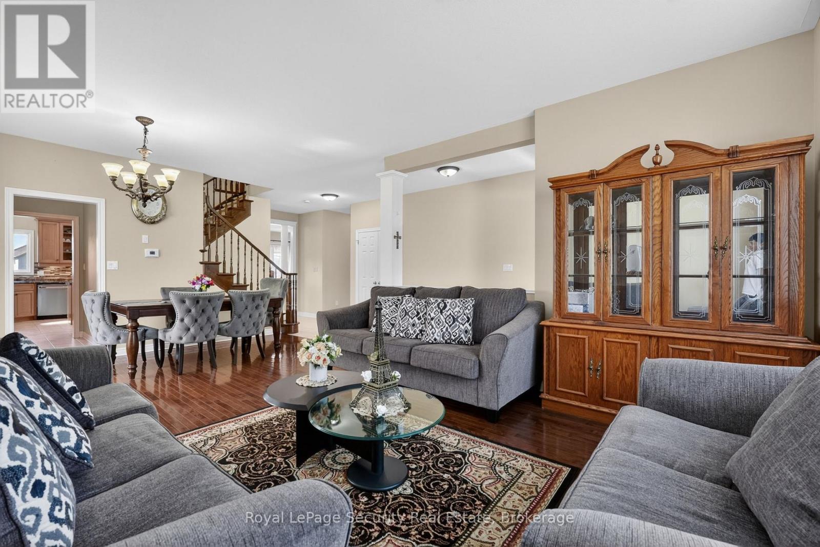 37 FREDONIA CRESCENT - 8