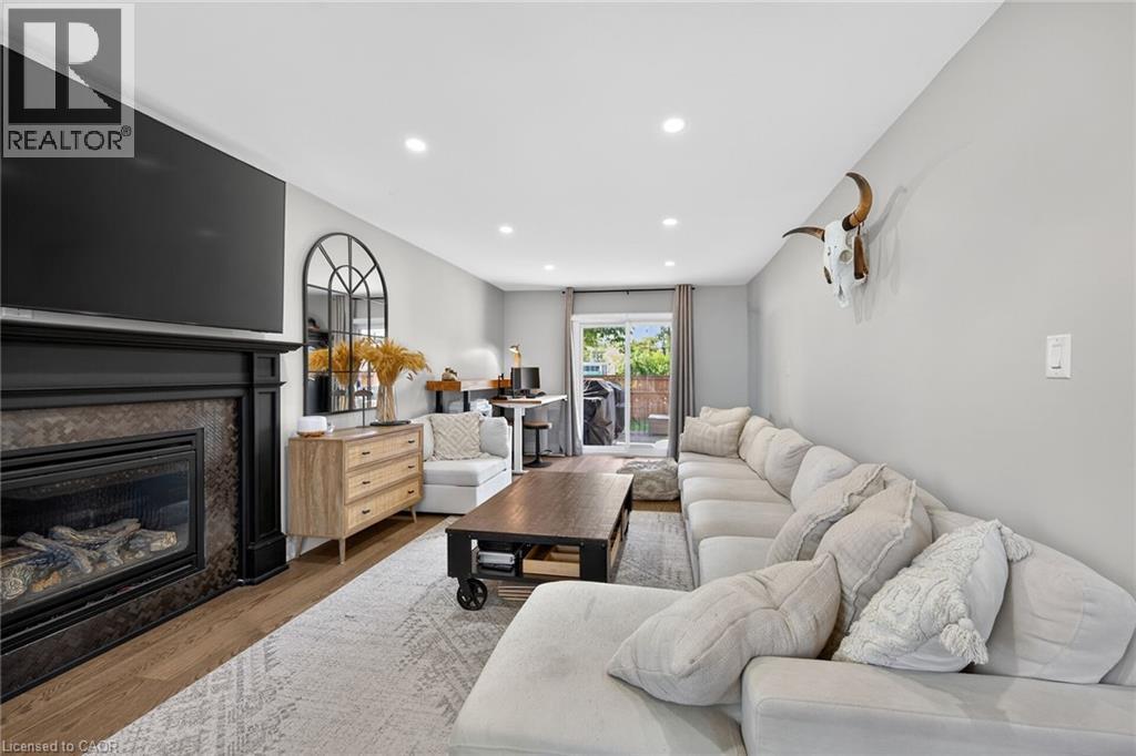 1 SANDRINGHAM Avenue, Hamilton, Ontario, L9C2H3 — Photo 3