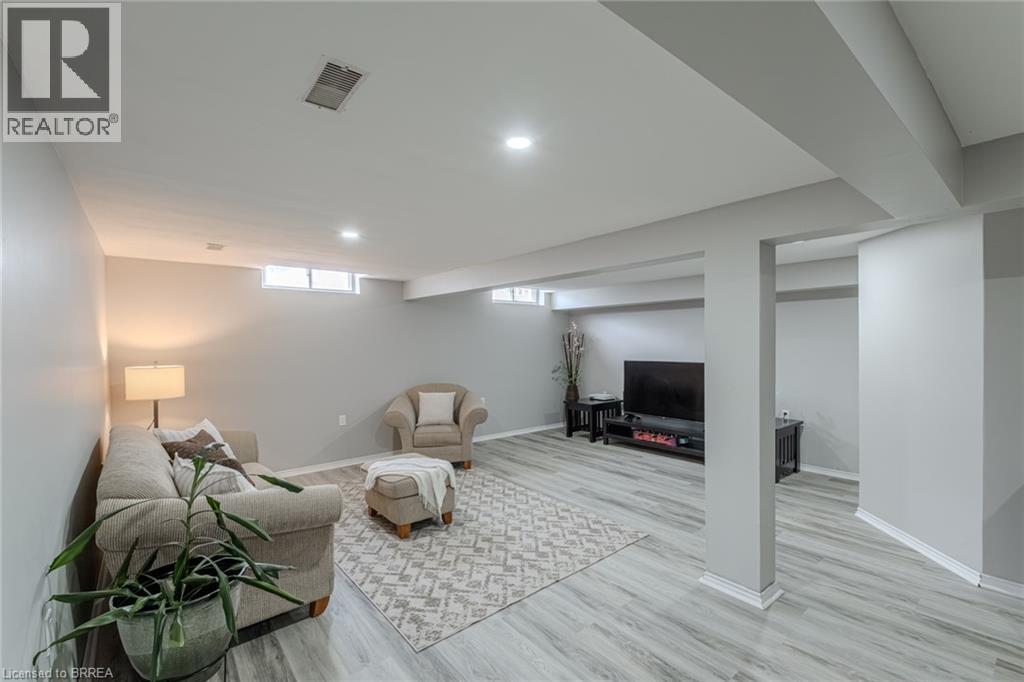 33 PALOMINO Drive, Brantford, Ontario, N3P1J6 — Photo 32