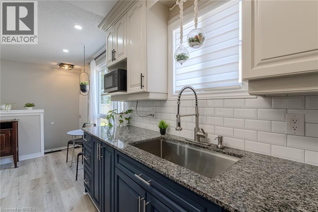 33 PALOMINO Drive, Brantford, Ontario, N3P1J6 — Photo 9