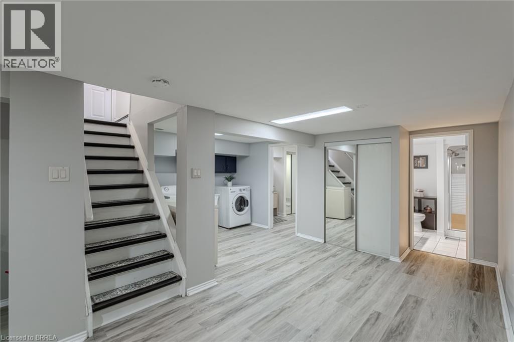 33 PALOMINO Drive, Brantford, Ontario, N3P1J6 — Photo 7
