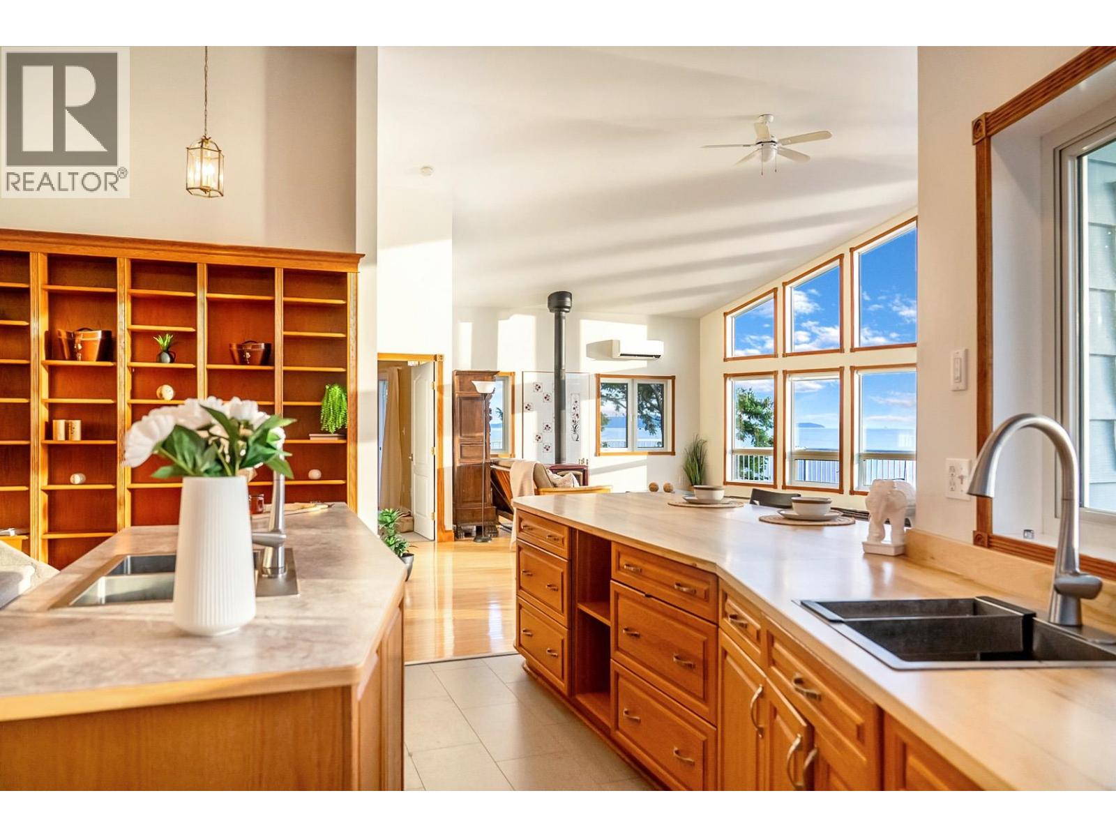 37189 SCHOONER WAY, Pender Island