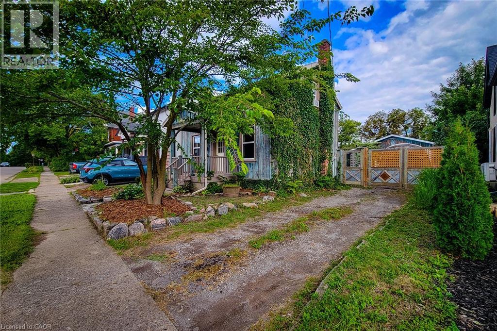 16 WELLAND Street S - 8