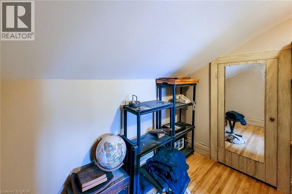 16 WELLAND Street S - 37