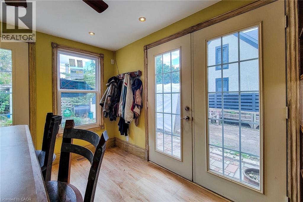 16 WELLAND Street S - 30