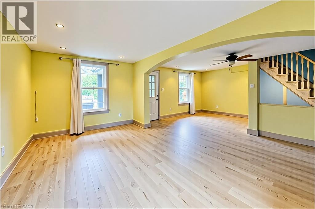 16 WELLAND Street S - Image 2