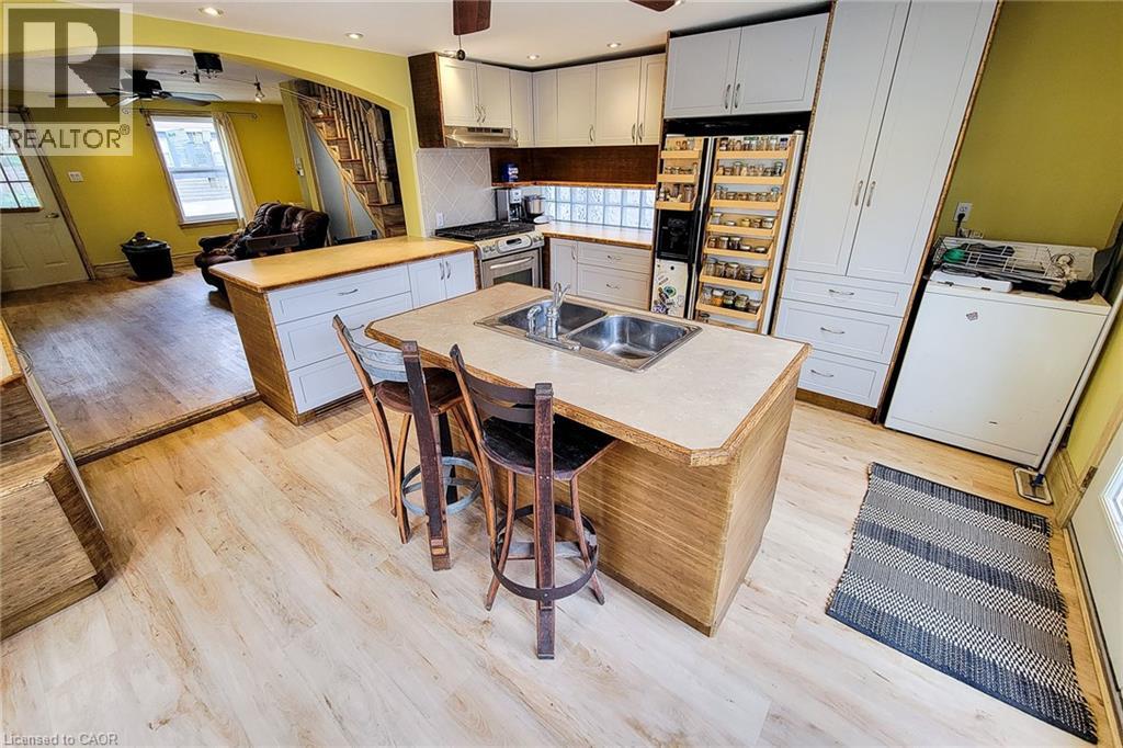 16 WELLAND Street S - 28