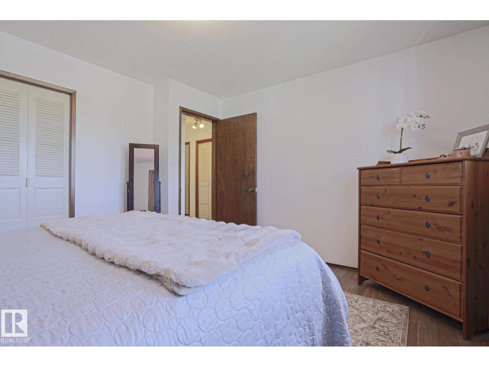 9324 80 AV NW - 26