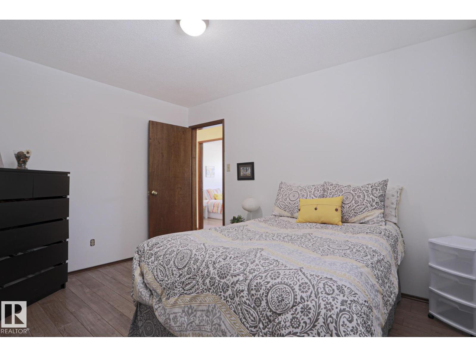 9324 80 AV NW - 30