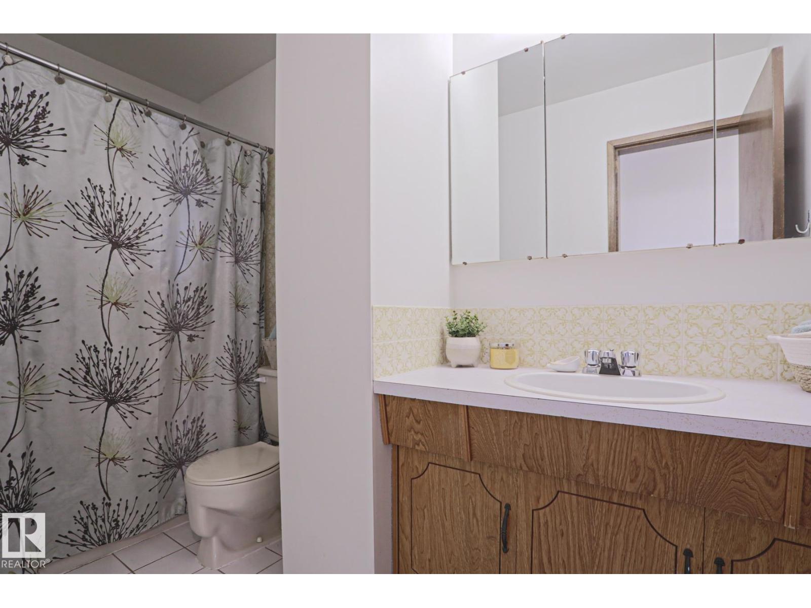 9324 80 AV NW - 22