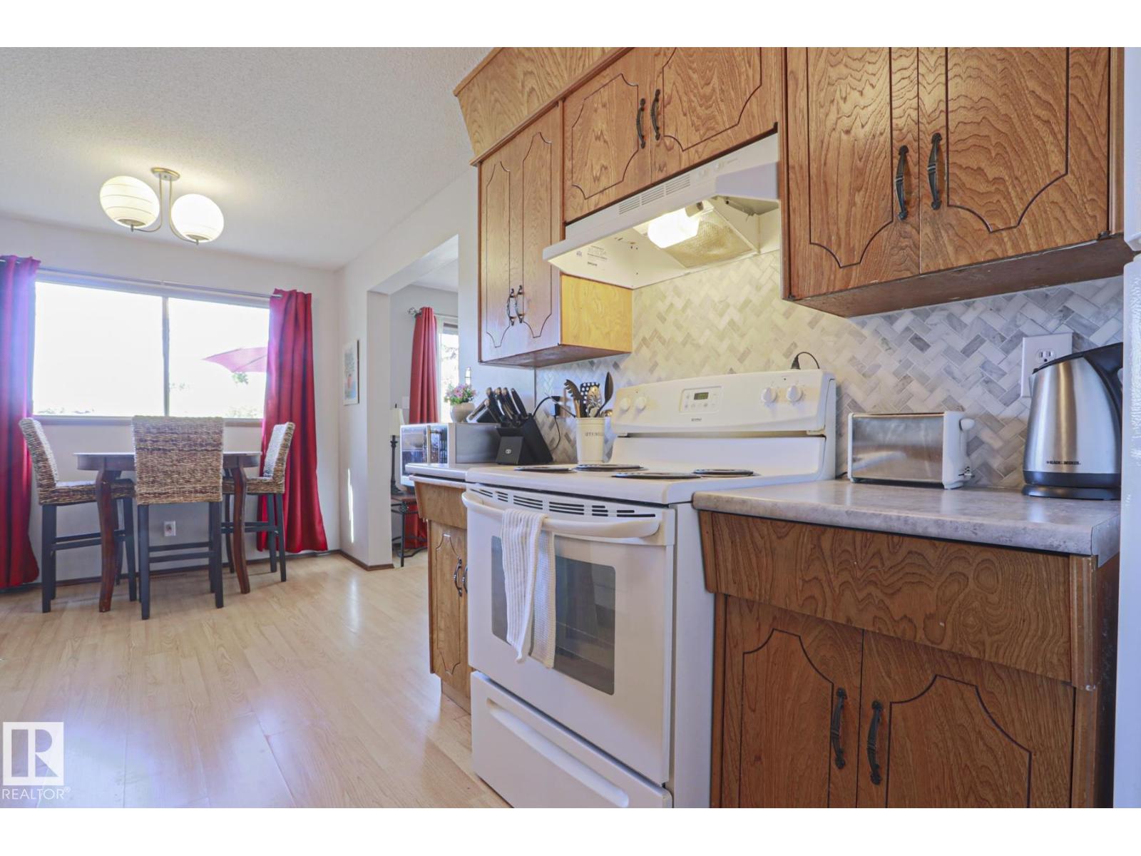 9324 80 AV NW - 18