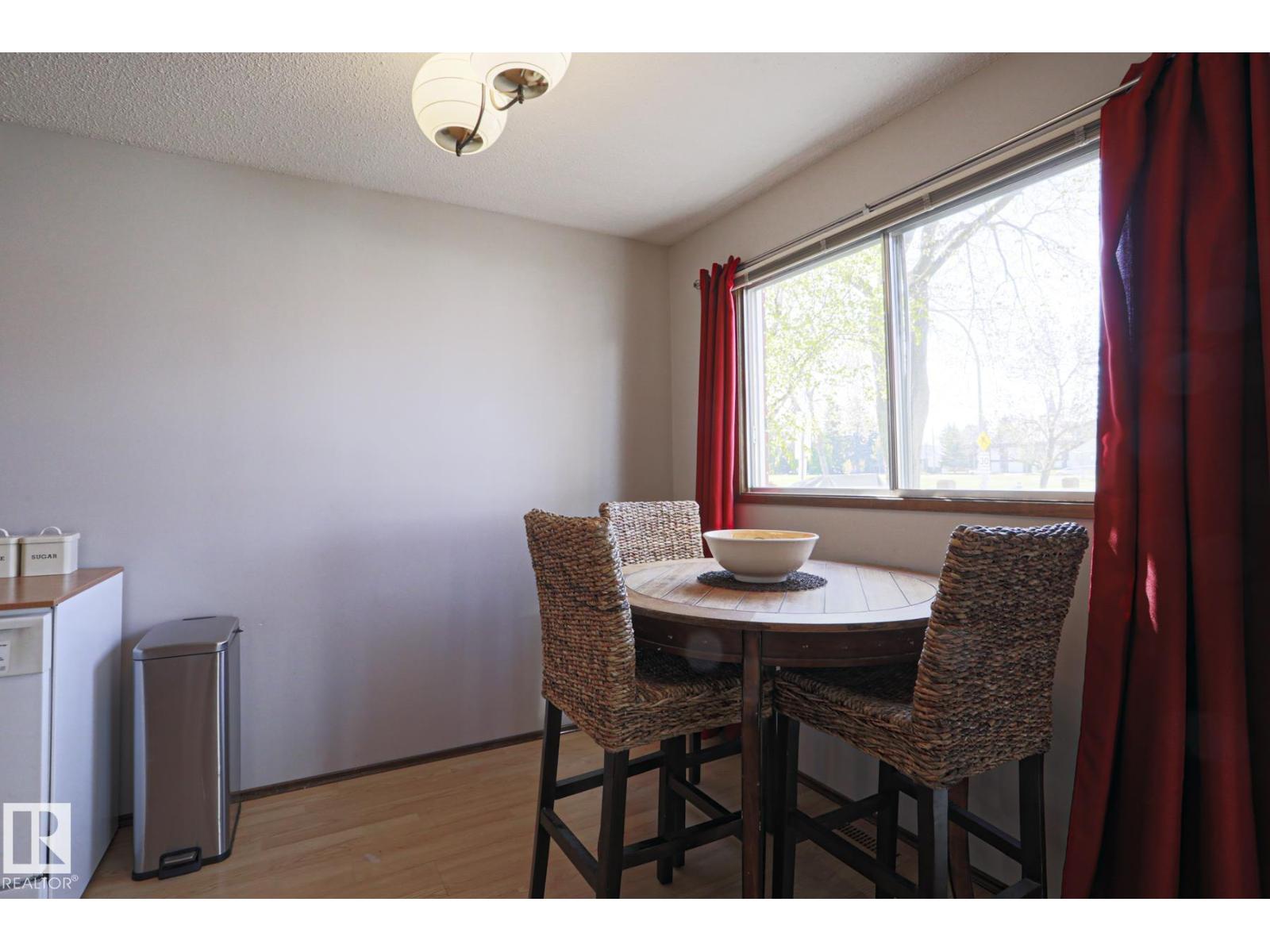 9324 80 AV NW - 13