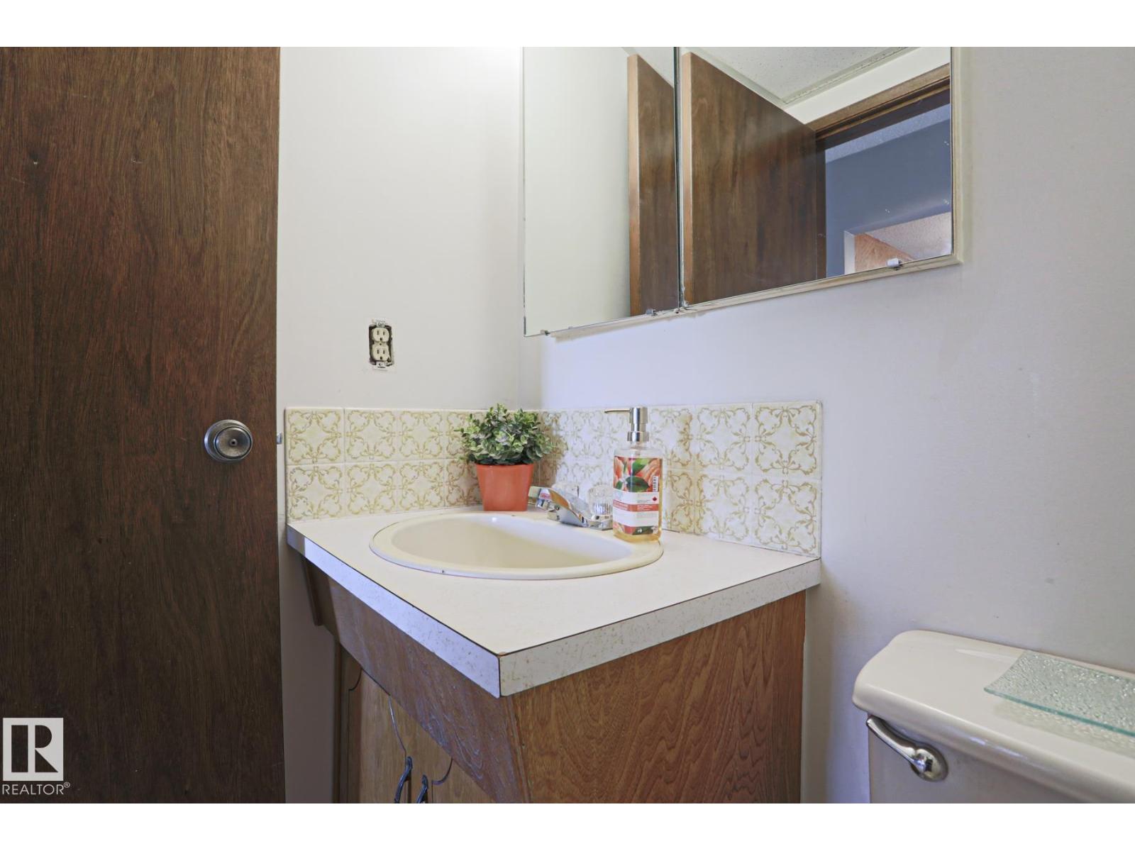 9324 80 AV NW - 21