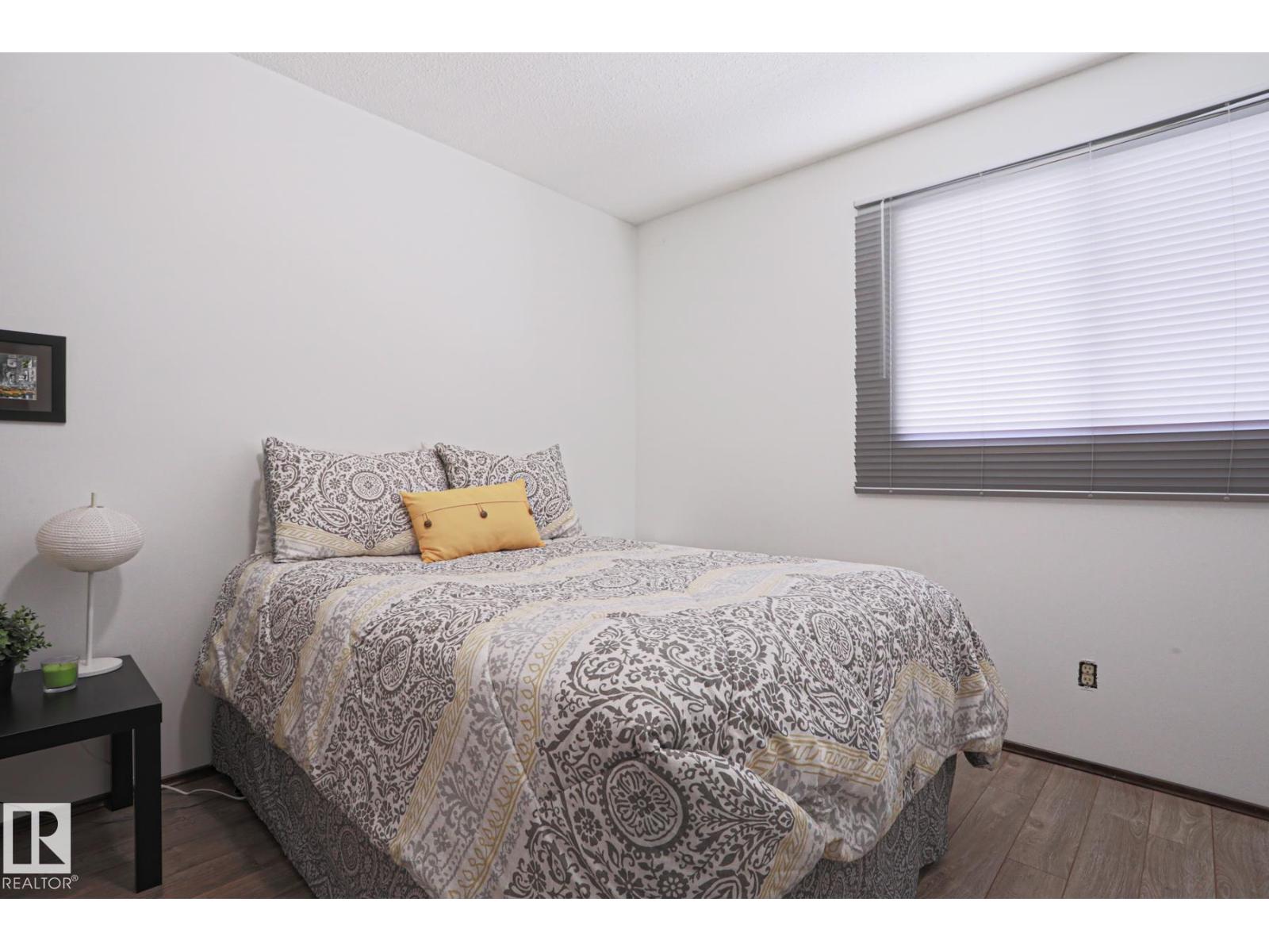 9324 80 AV NW - 29