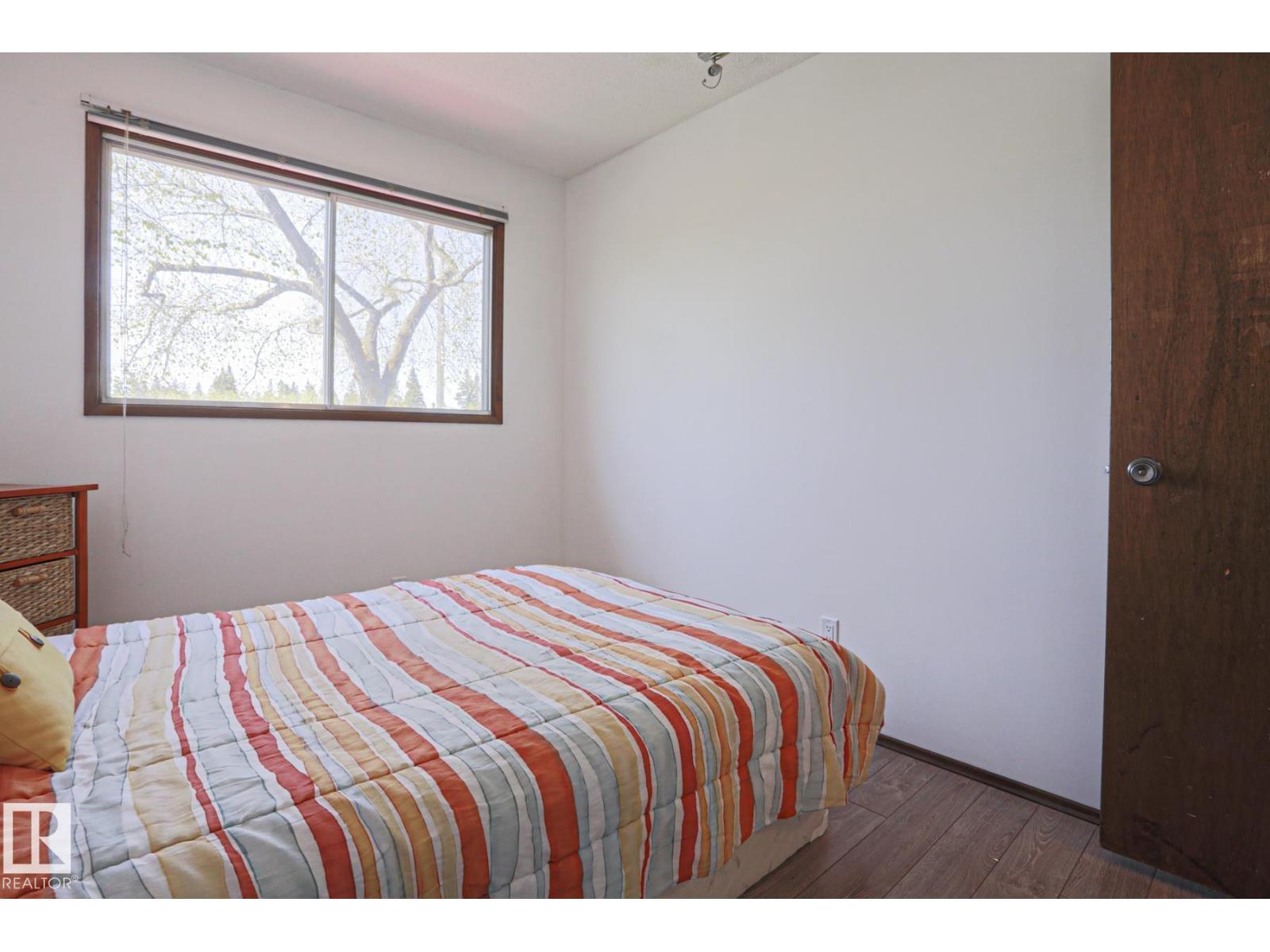 9324 80 AV NW - 33