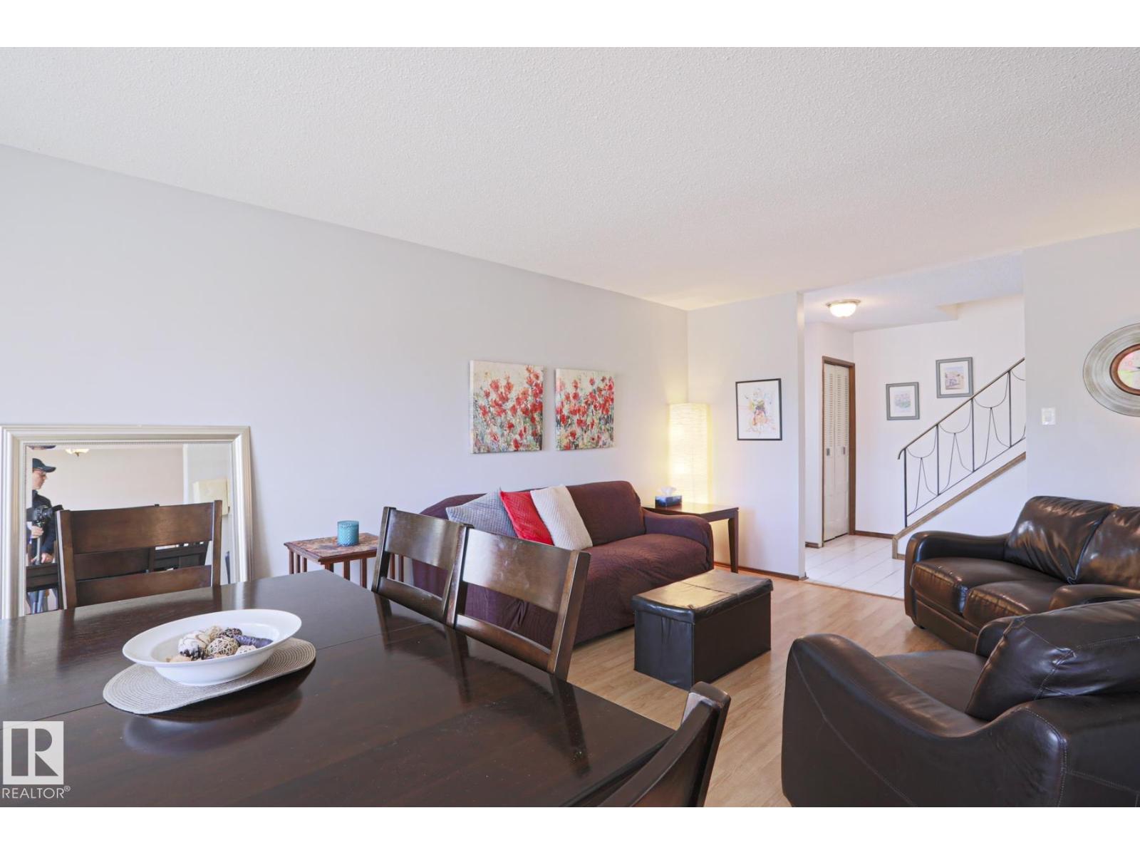 9324 80 AV NW - 12