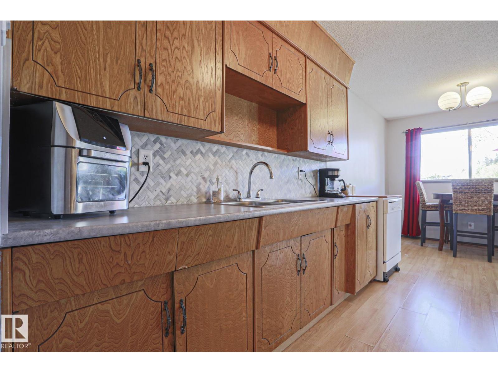 9324 80 AV NW - 19