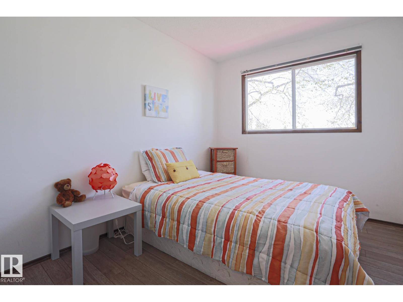 9324 80 AV NW - 32