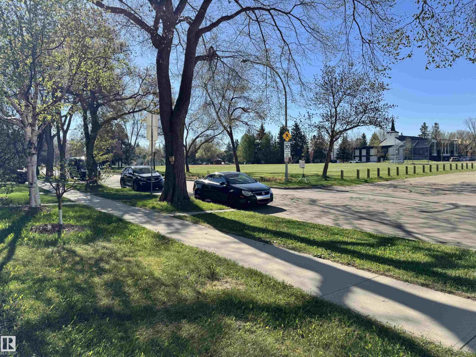 9324 80 AV NW - 47