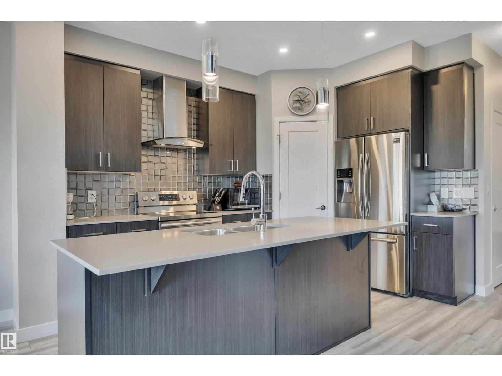 140 Kingsbury CI — photo 10