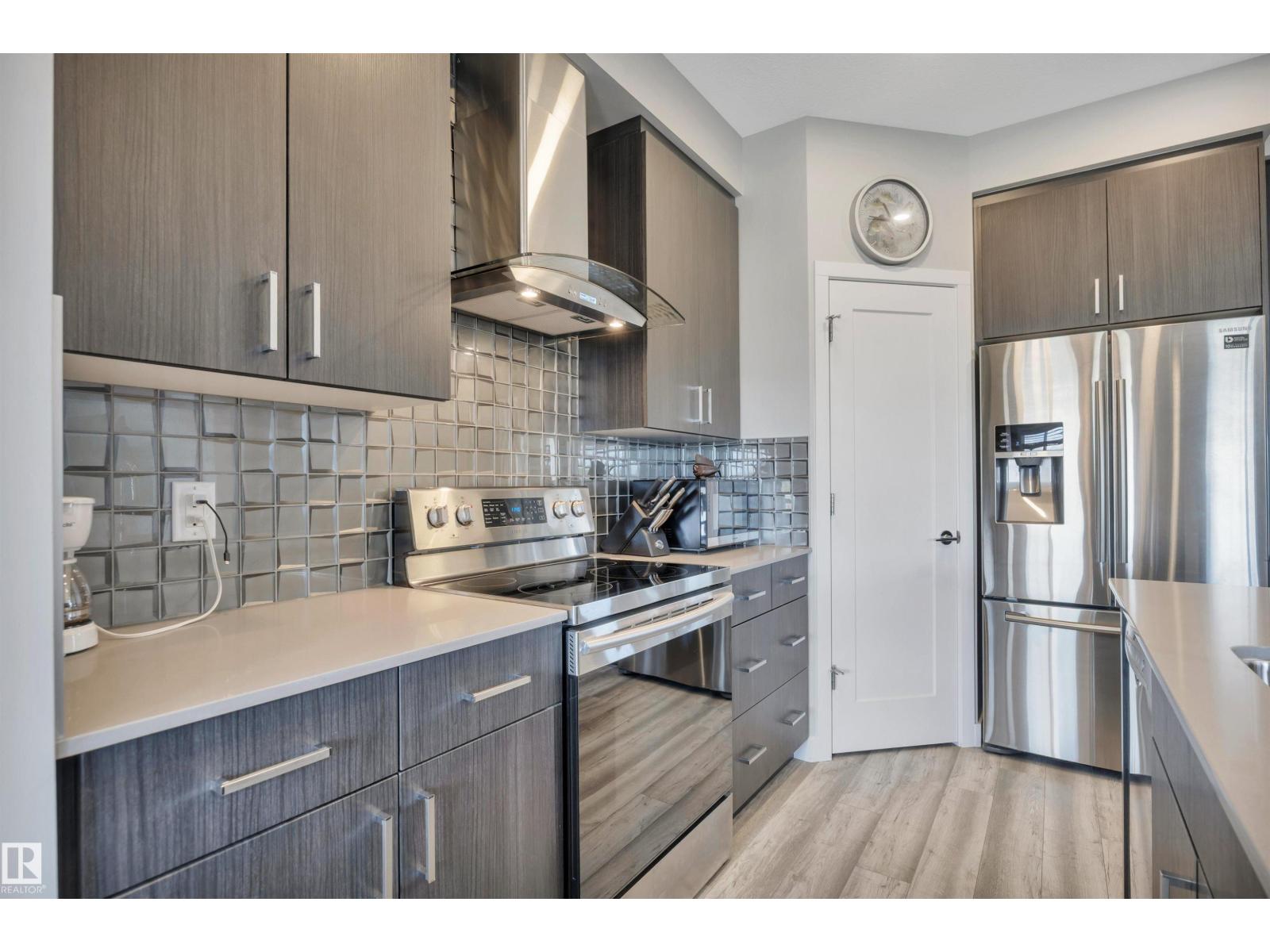 140 Kingsbury CI — photo 12