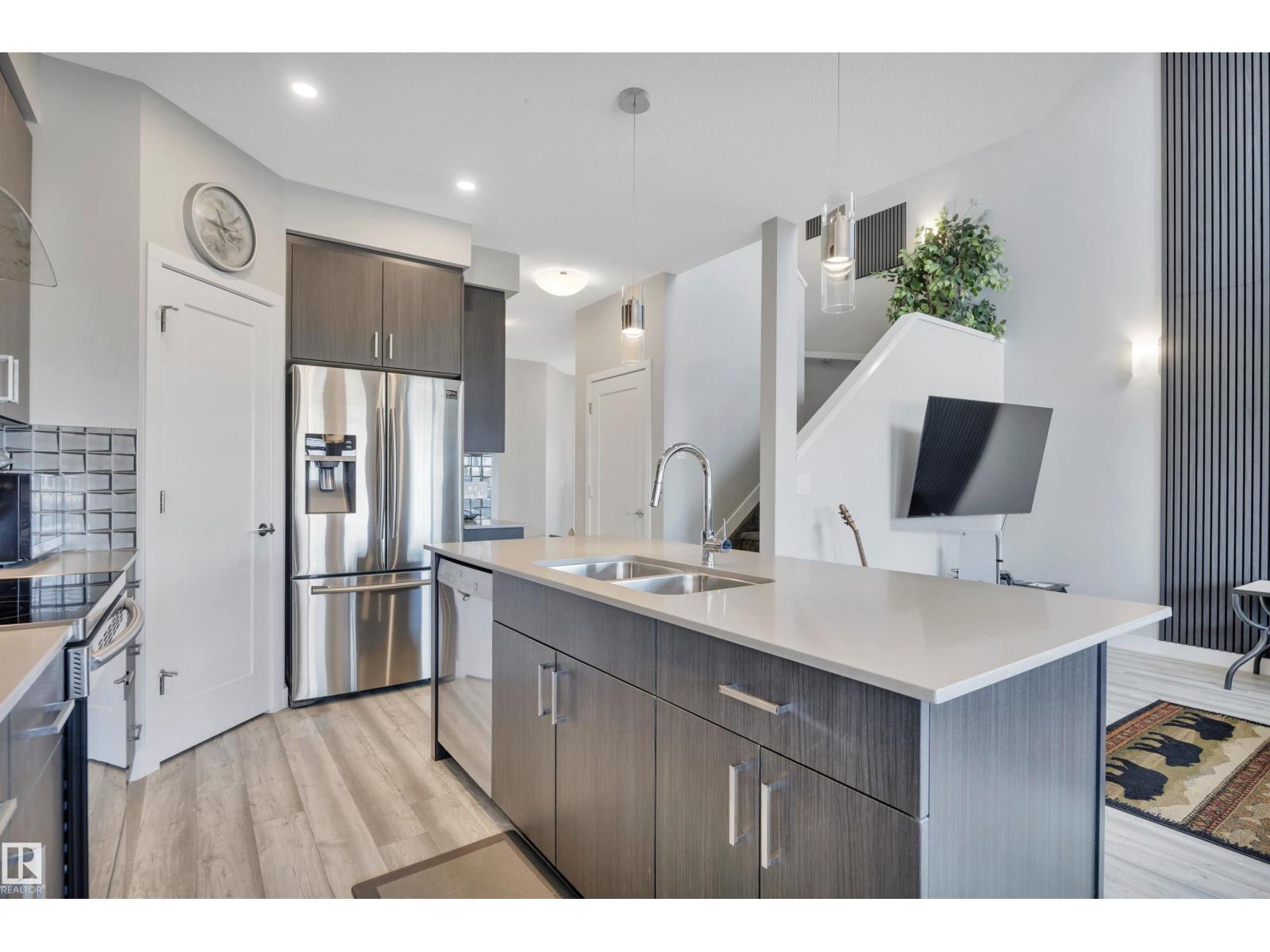 140 Kingsbury CI — photo 13