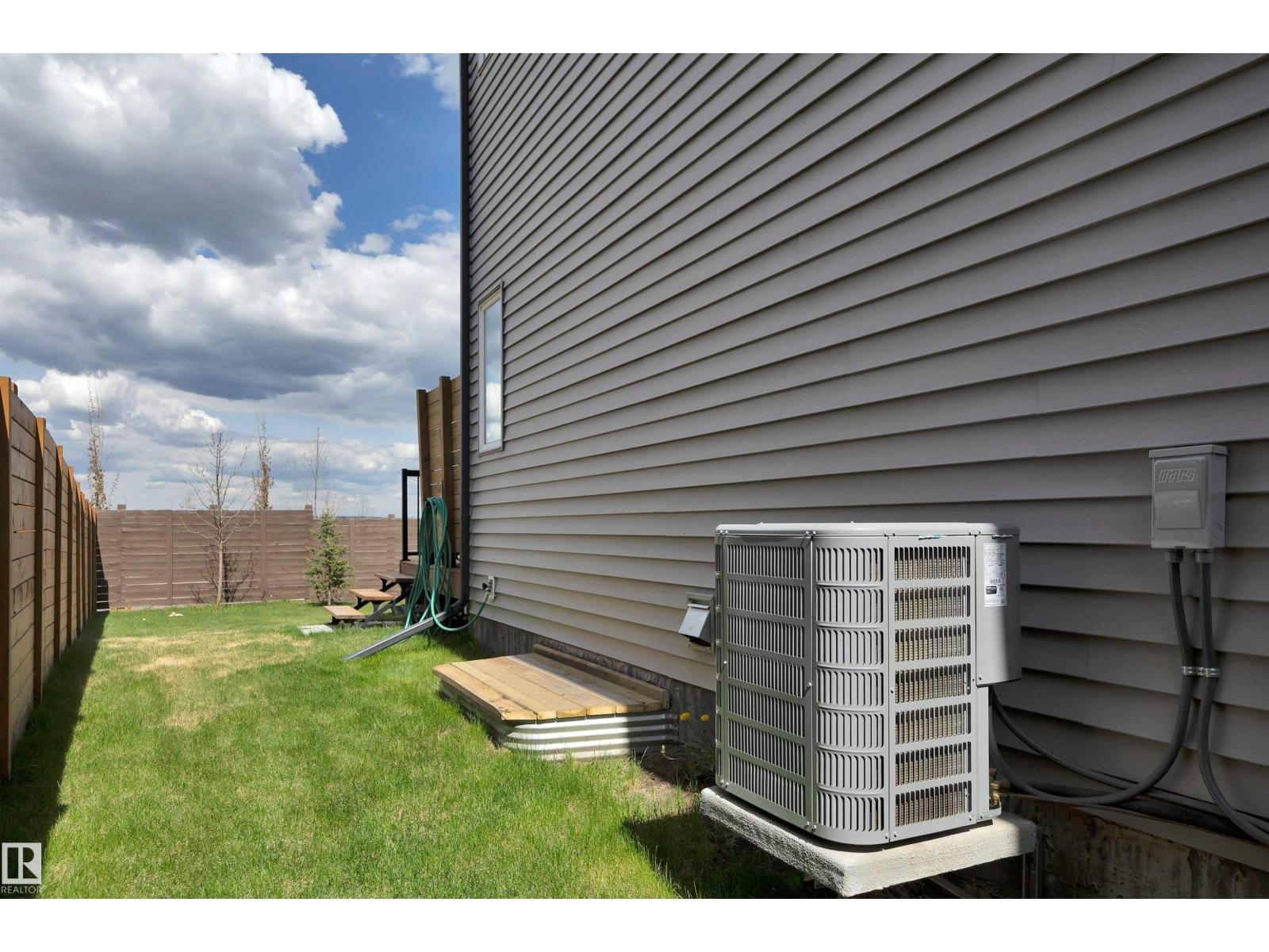 140 Kingsbury CI — photo 44