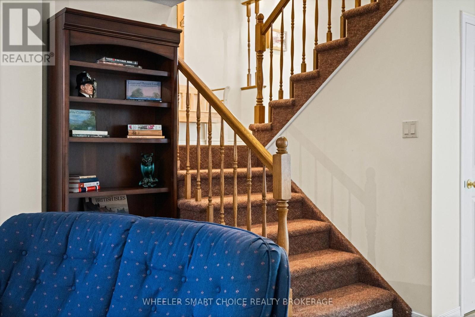37 DICKINSON DRIVE - 25