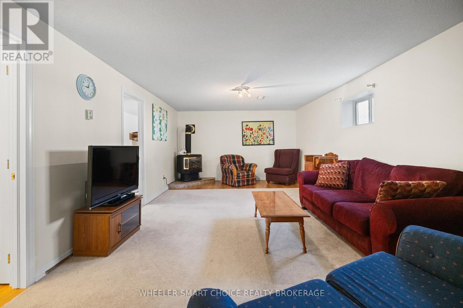 37 DICKINSON DRIVE - 26