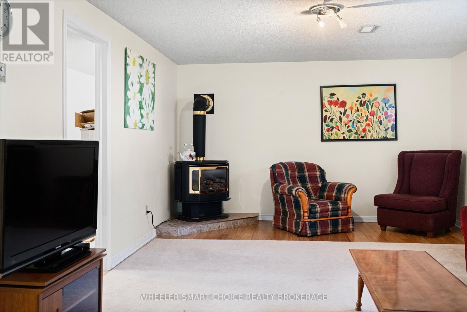 37 DICKINSON DRIVE - 27