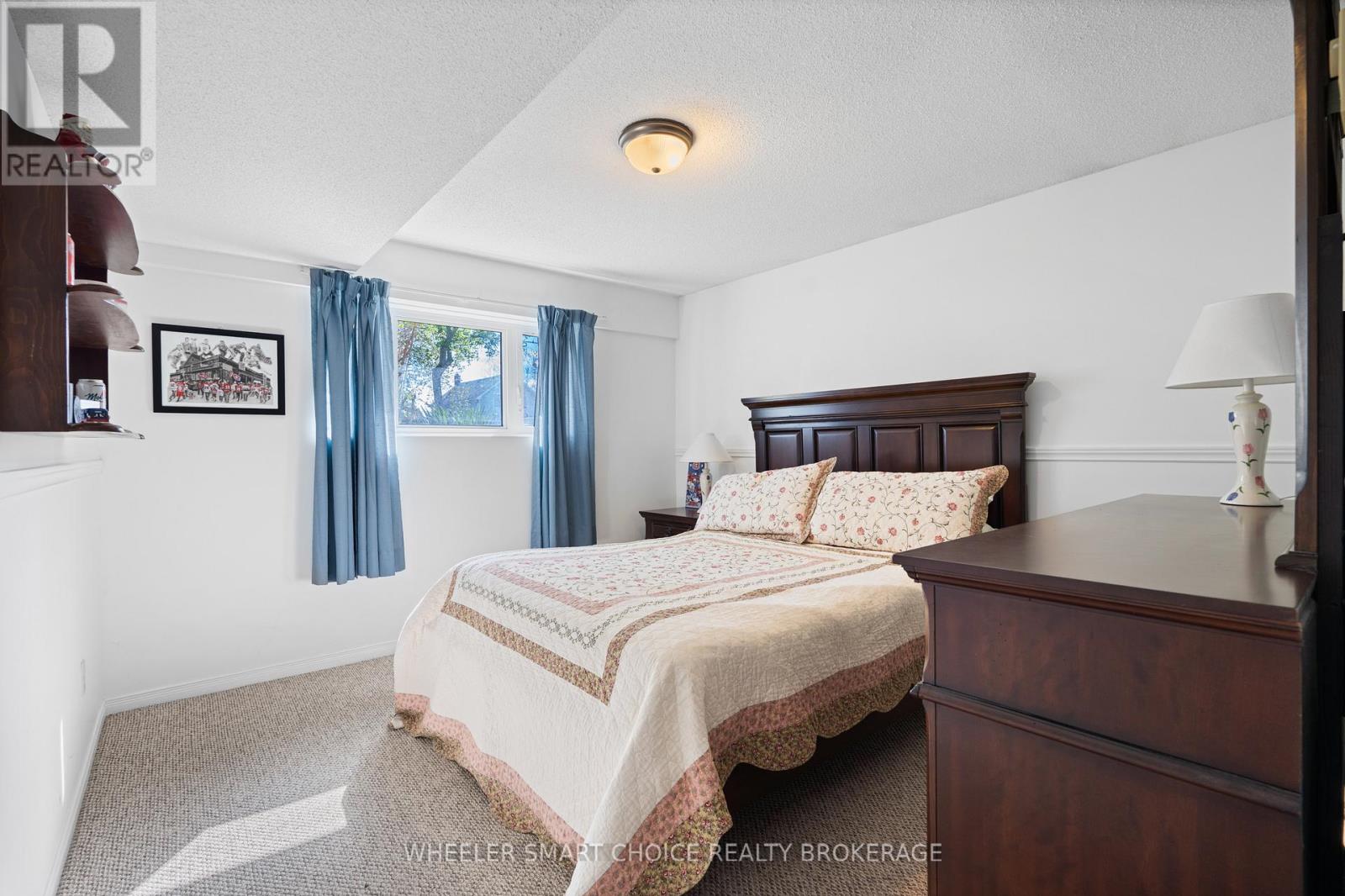 37 DICKINSON DRIVE - 31