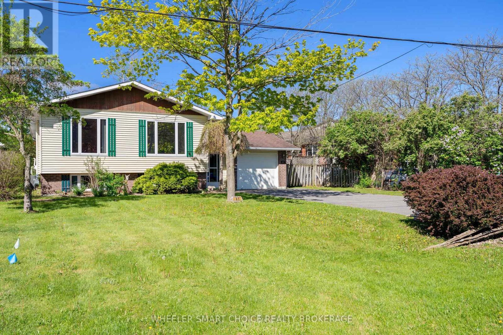 37 DICKINSON DRIVE - 36
