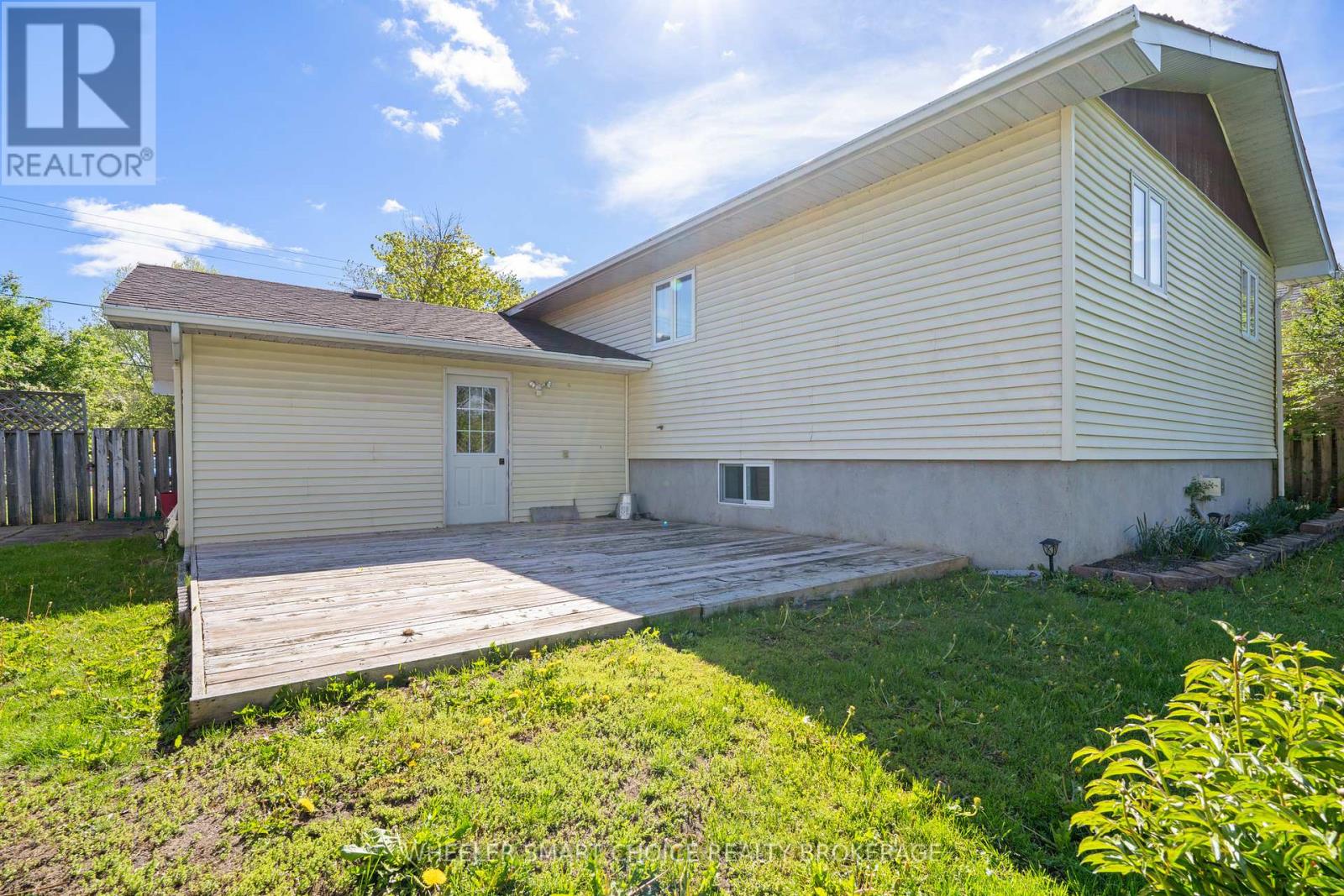 37 DICKINSON DRIVE - 42