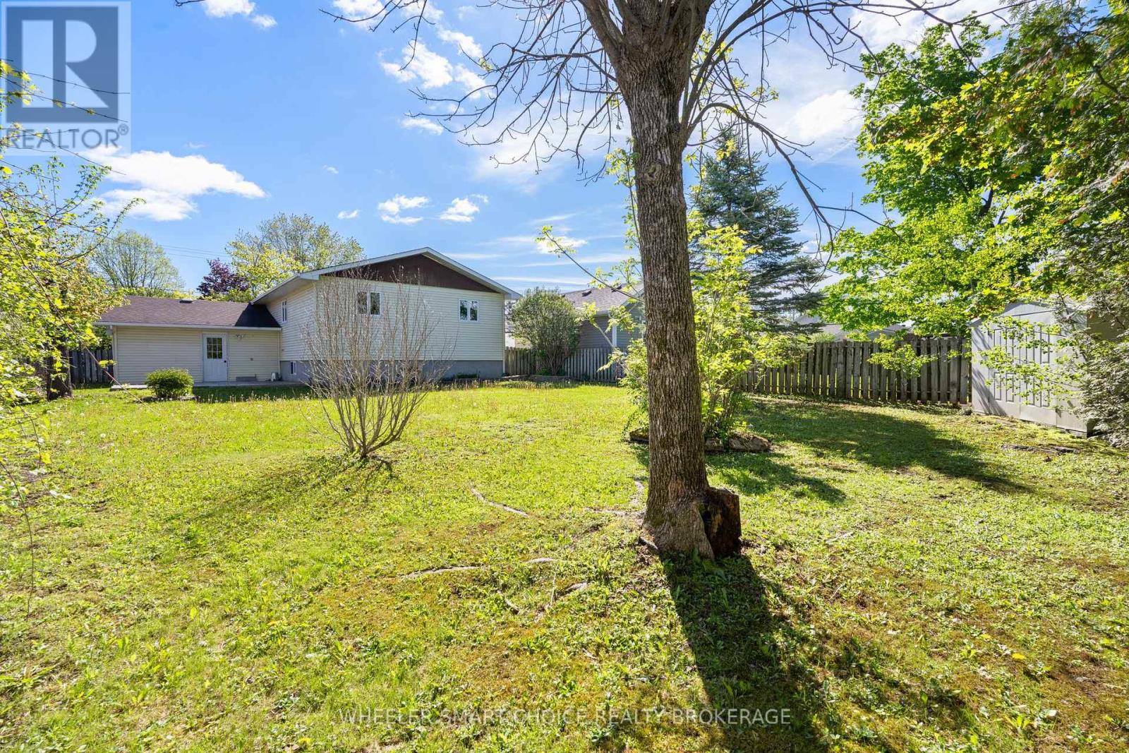 37 DICKINSON DRIVE - 43