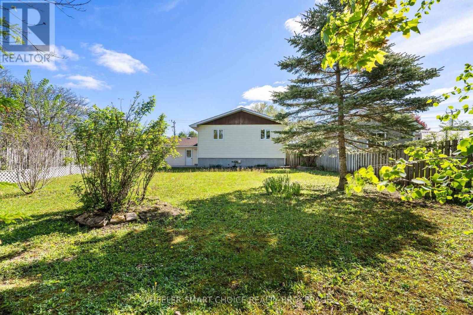 37 DICKINSON DRIVE - 44