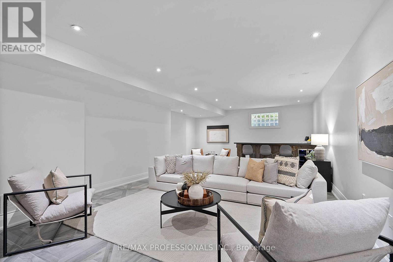146 THOMPSON AVENUE - 36