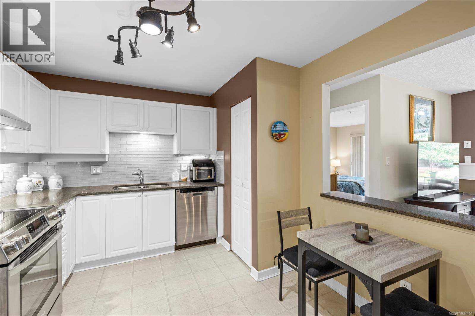 307 5650 Edgewater Lane, Nanaimo