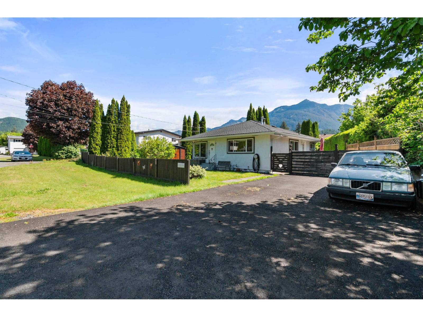 435 HEMLOCK Avenue - main photo