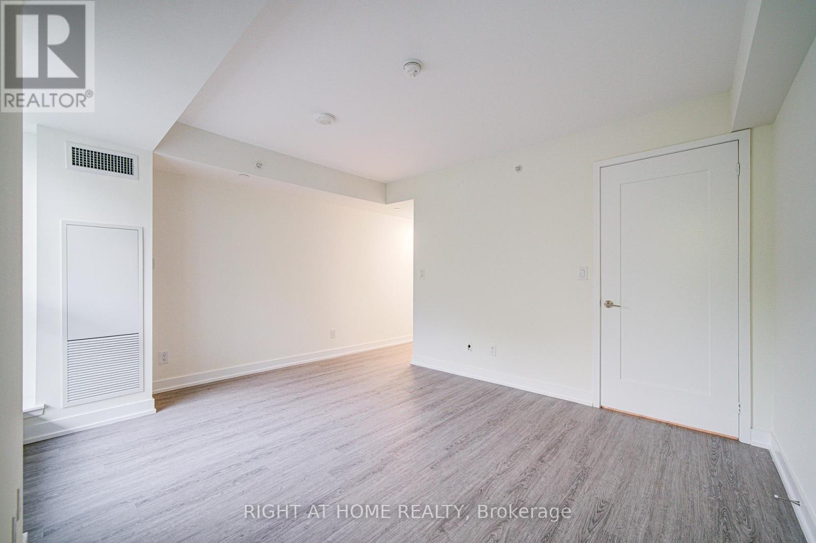 #TH03 1350 KINGSTON ROAD - 26